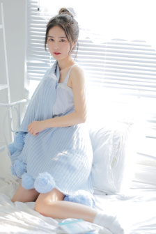 《漂亮的女邻居》三级